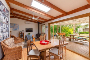 Merricks Surf Cottage - Charming Beachfront Bliss